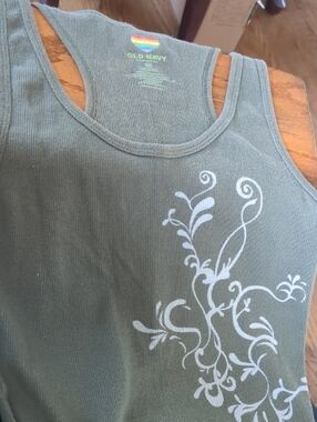 Old Navy Vintage 2000's Olive Green Racerback Tank w/Gray Swirls.